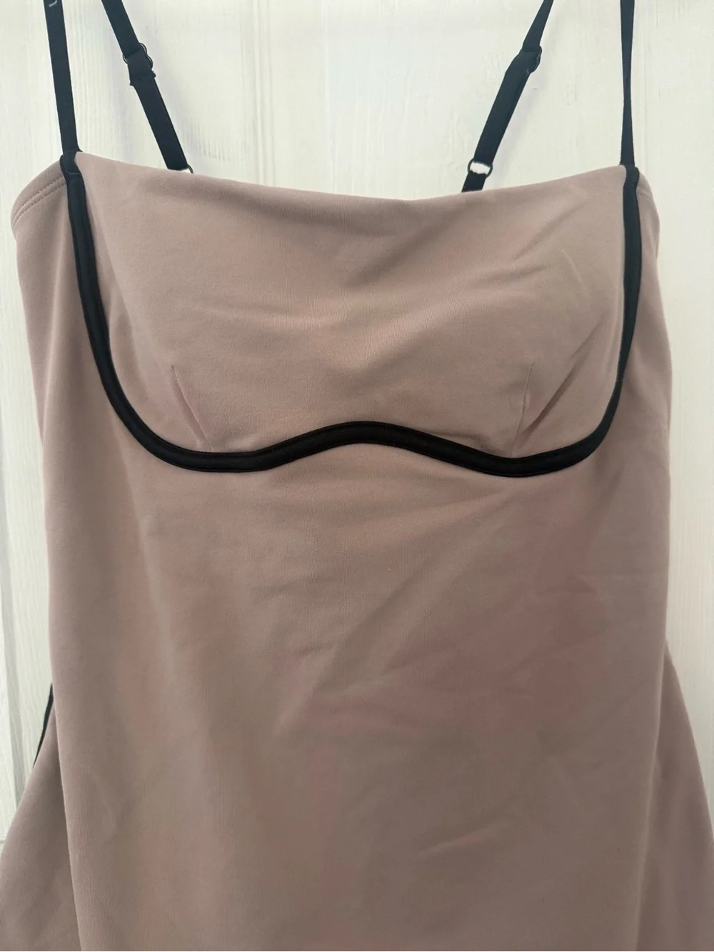 ALO Yoga Airbrush Streamlined Dres Taupe/Black